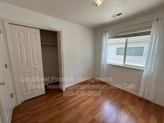 Building Photo - 2958 NE 13th Dr