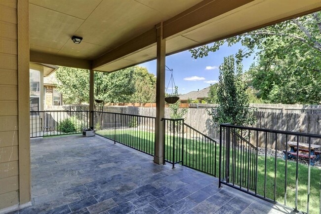 Building Photo - 515 Spanish Mustang Dr