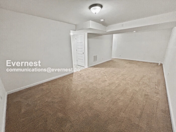 Building Photo - 102 Ridgeway St