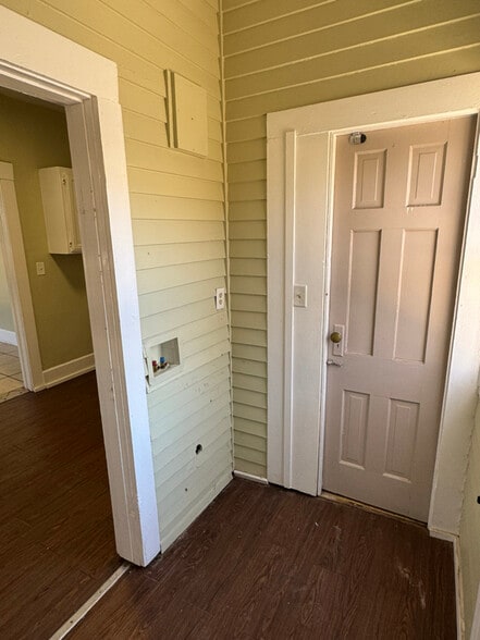 Building Photo - 1310 S Jefferson St