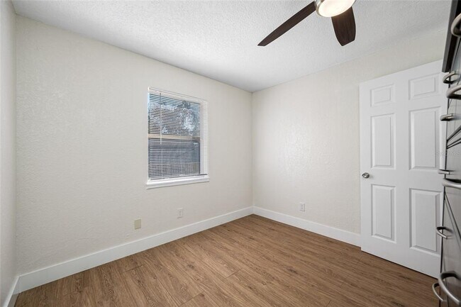 Building Photo - 18812 Carr Dr