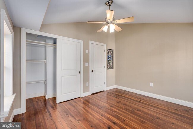 Building Photo - 953 N Randolph St