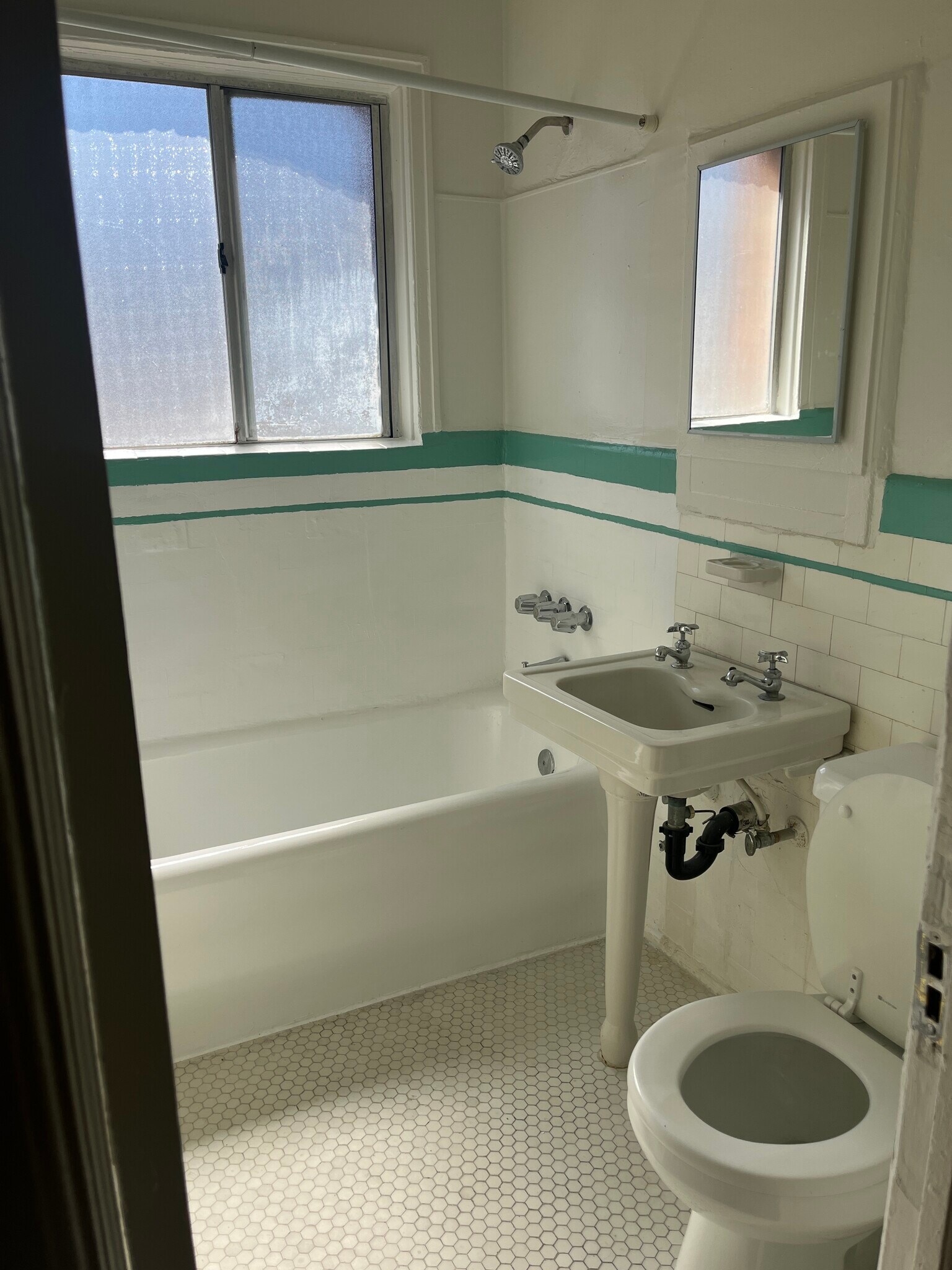 Building Photo - 545 S Hobart Blvd