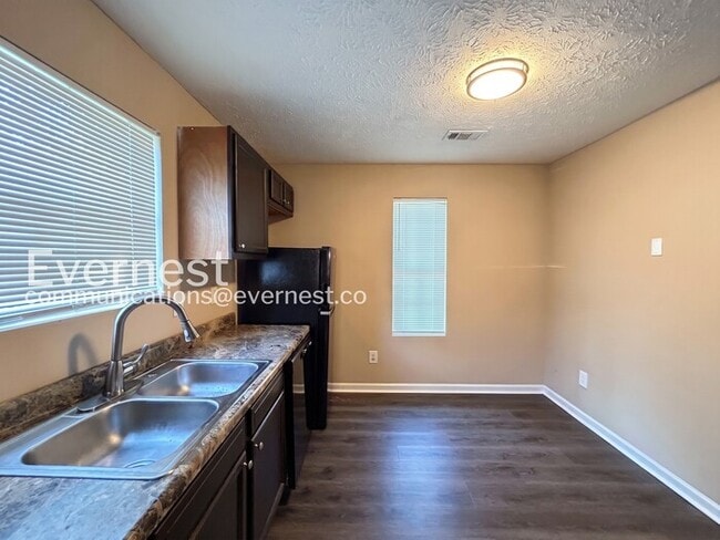 Building Photo - 6607 Ivy Log Dr SW
