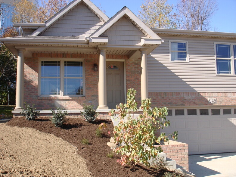 Primary Photo - 960 Sautter Dr