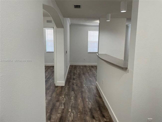 Building Photo - 533 NE 3rd Ave