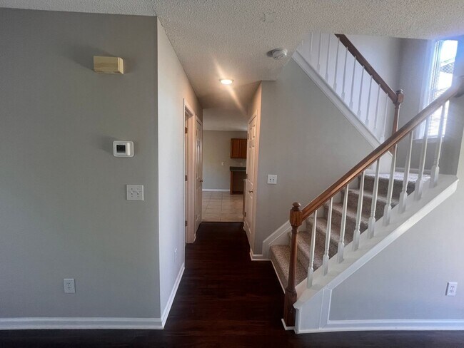 Building Photo - Charming 3-Bedroom Home with Endless Poten...