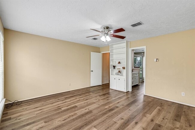 Building Photo - 14919 Parkville Dr