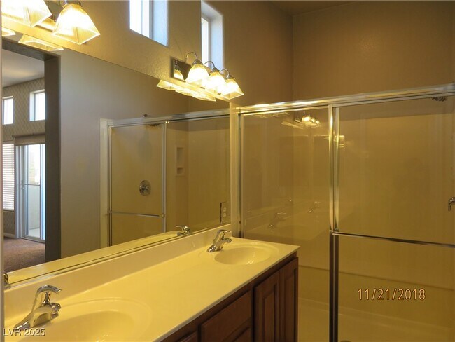 Building Photo - 9342 Autumn View Ave