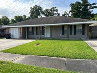 Building Photo - Spacious, Quiet and Updated 3 Bedroom 2 Bath