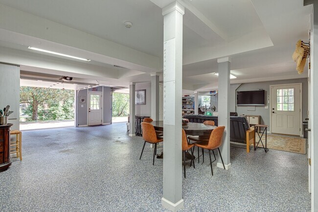 Building Photo - 5101 Heathrow Blvd