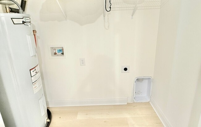 Building Photo - Beautiful Craftsman-Style Home - Open Layout