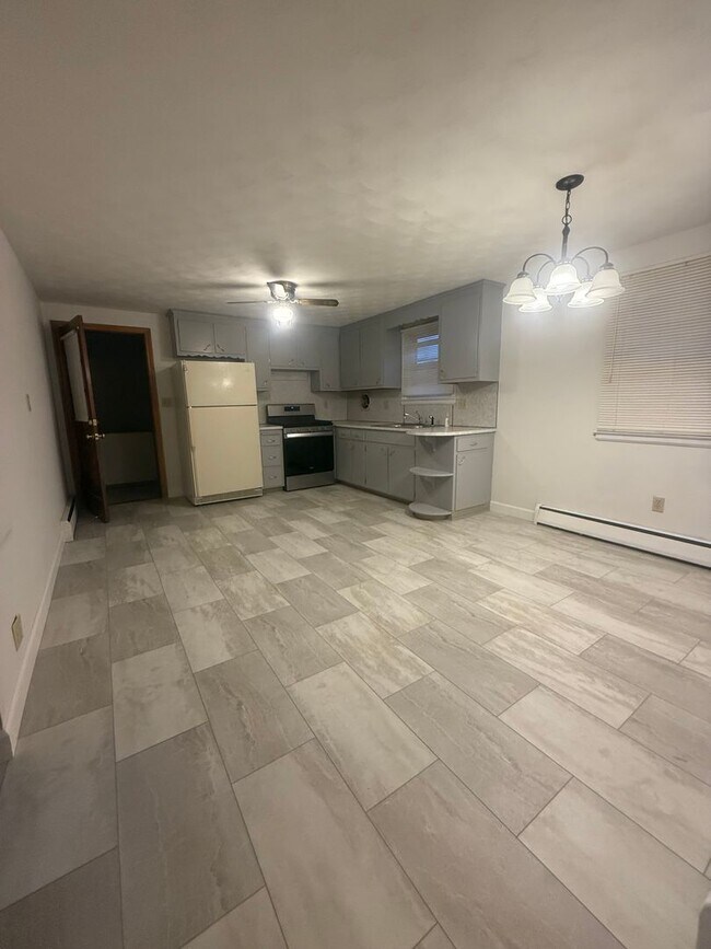 Building Photo - 250 Oakland Ave