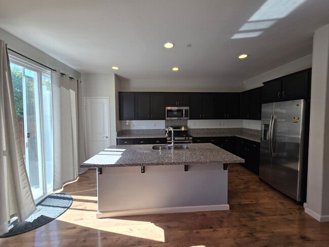 Building Photo - Spacious Home in Amenity-Rich Community