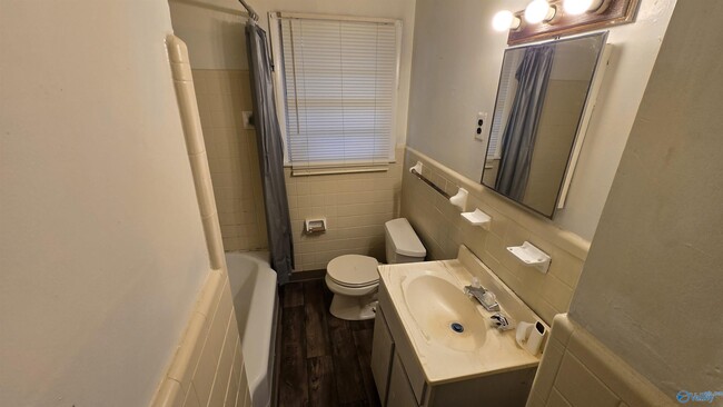 Building Photo - 2206 Glen Iris Cir NW