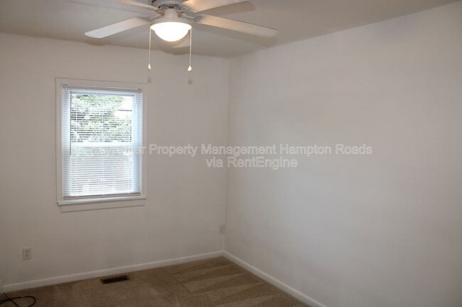 Building Photo - 5776 W Hastings Arch