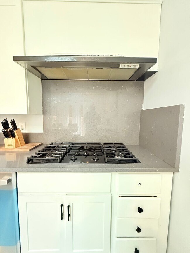 Building Photo - 941-941 Bayonne St