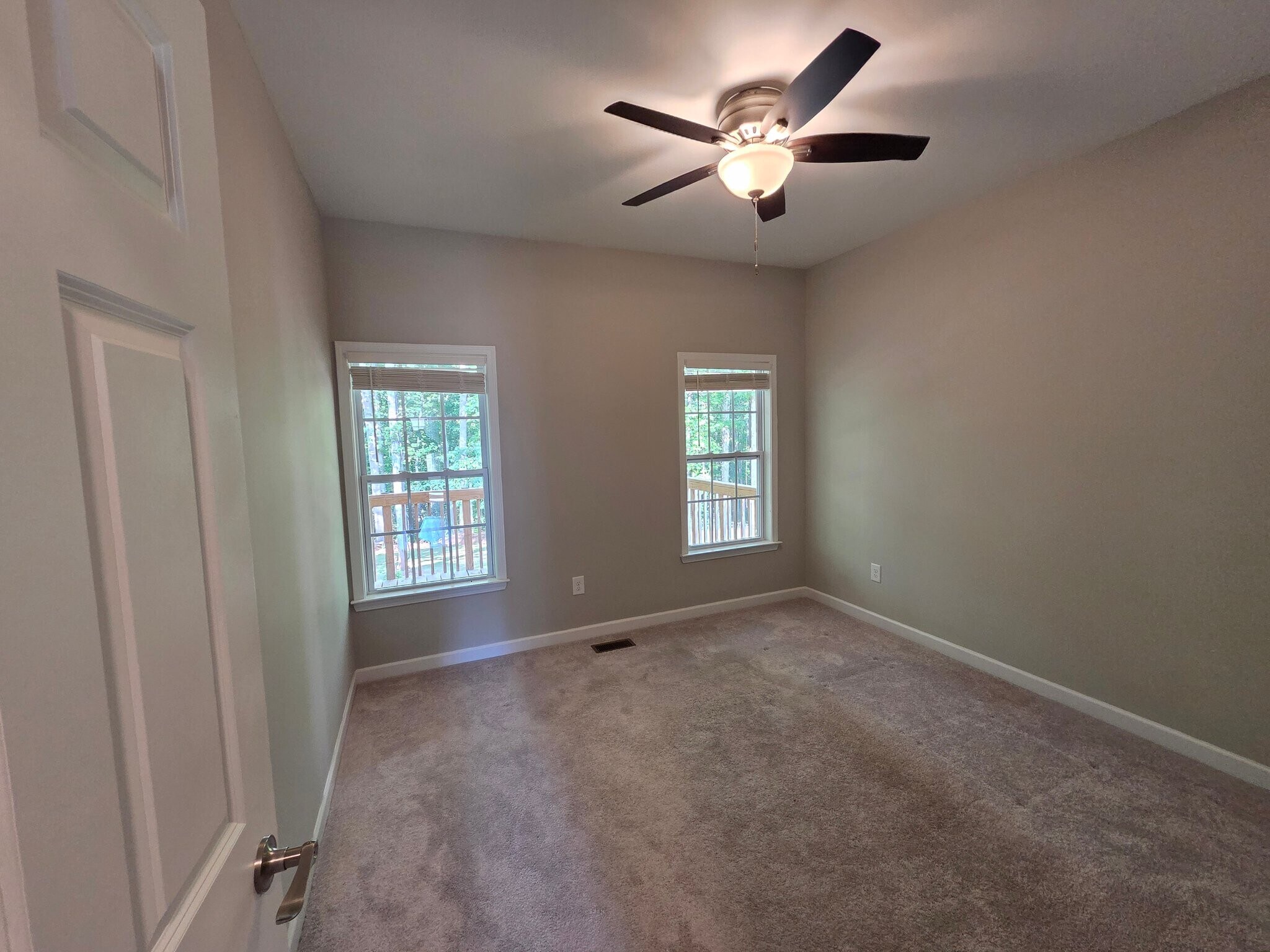 Building Photo - 2230 Evergreen Dr