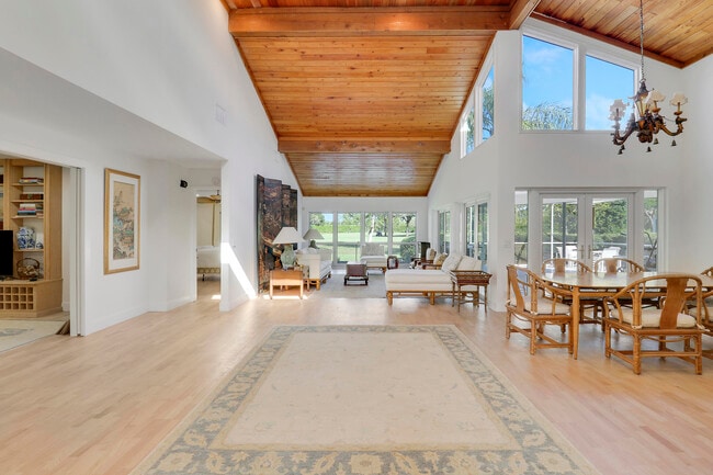 Building Photo - 13760 Sand Crane Dr