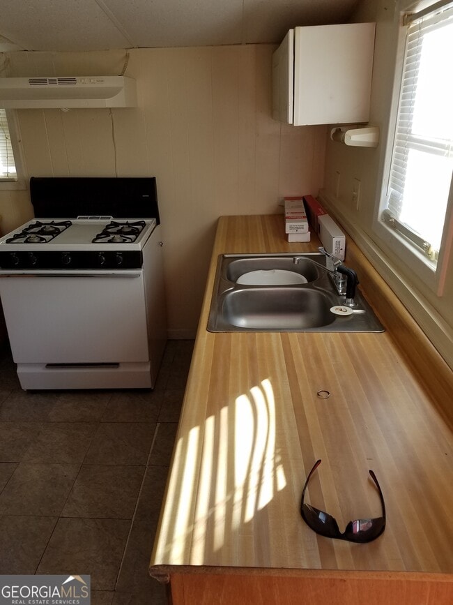 Building Photo - 7 David Dr