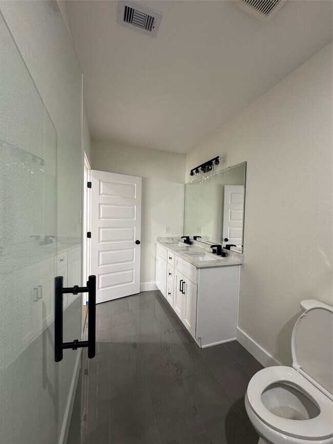 Building Photo - 923 Adele St