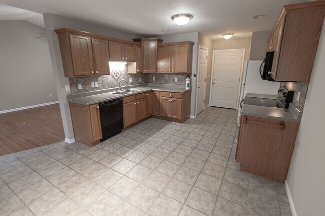 Building Photo - 4700 Fenimore Dr