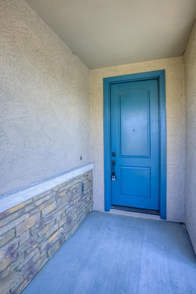 Building Photo - 5545 S Adero Cyn Trl