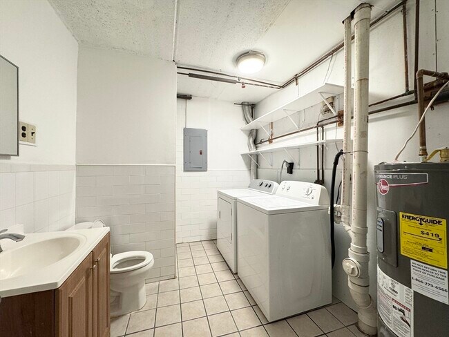 Building Photo - 48 Ellingwood St