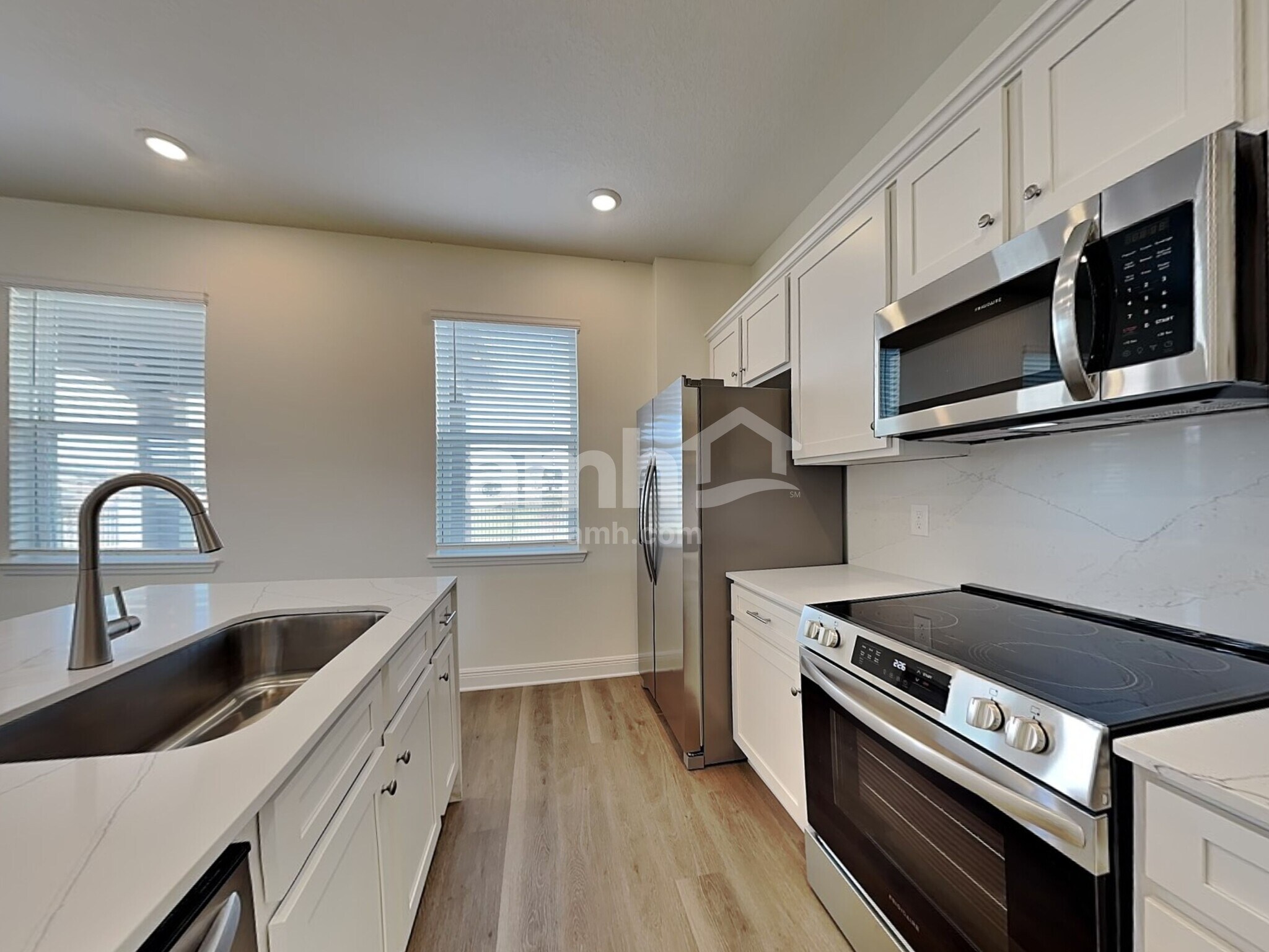 Building Photo - 5928 Sycamore Pl St