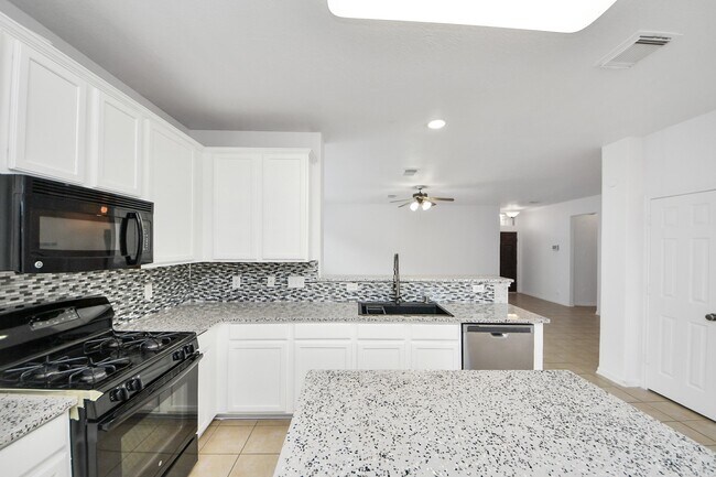 Building Photo - 21738 Sierra Long Dr