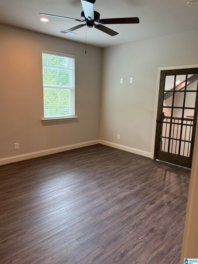 Building Photo - 4425 Lennox Pl