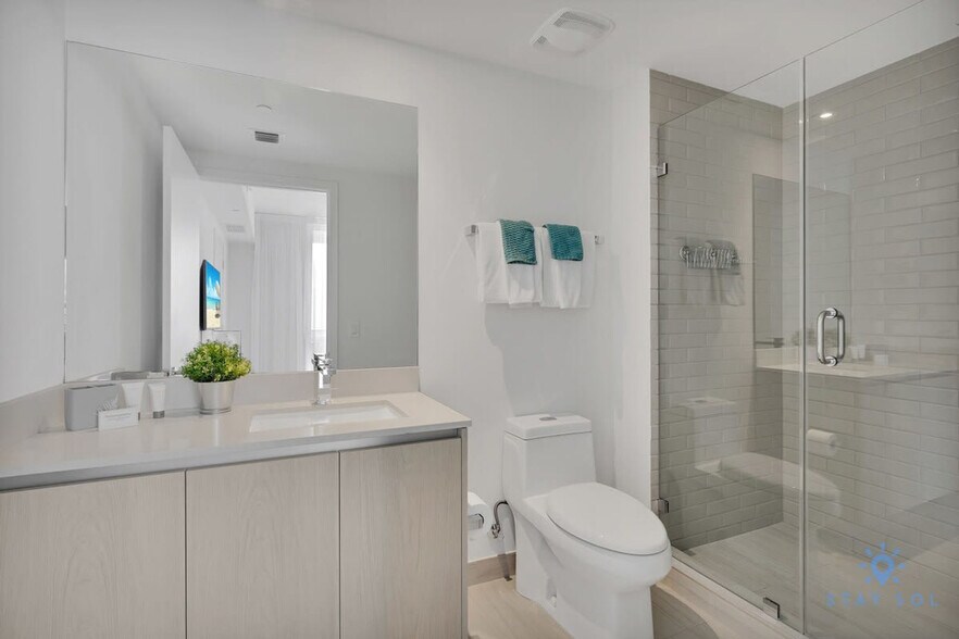 Building Photo - 4010 S Ocean Dr