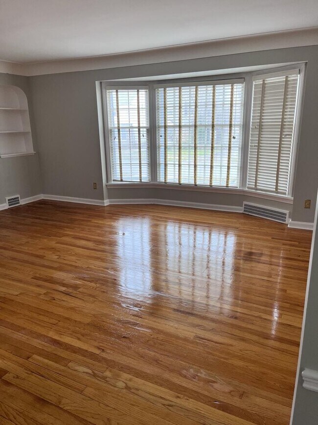 Building Photo - Welcome home!
