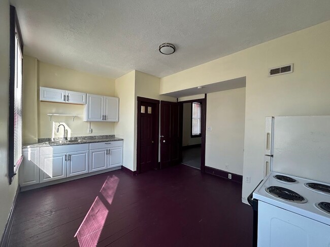 Building Photo - 111 Gage St