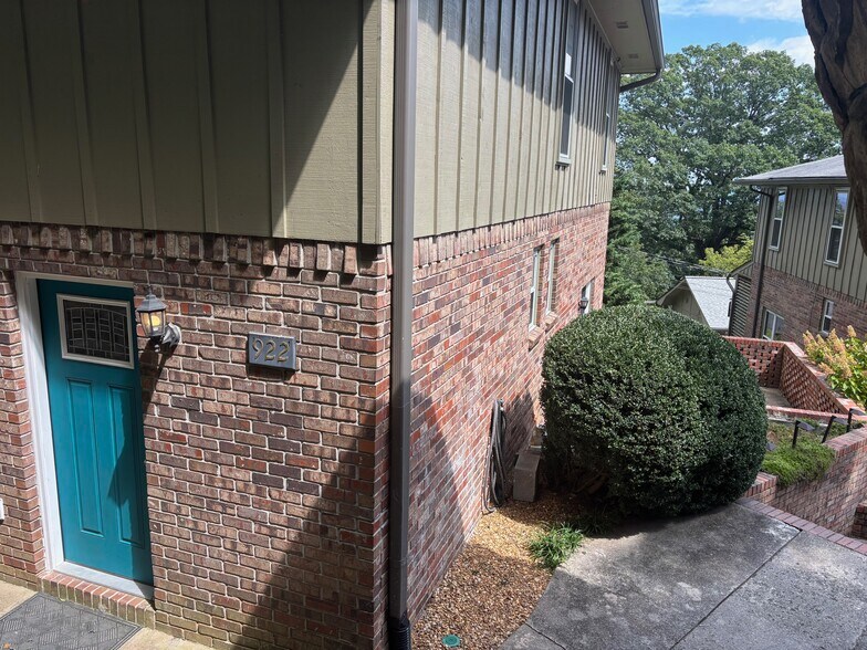 Building Photo - 918 Shingle Rd