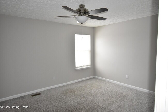 Building Photo - 4313 Hickoryview Dr