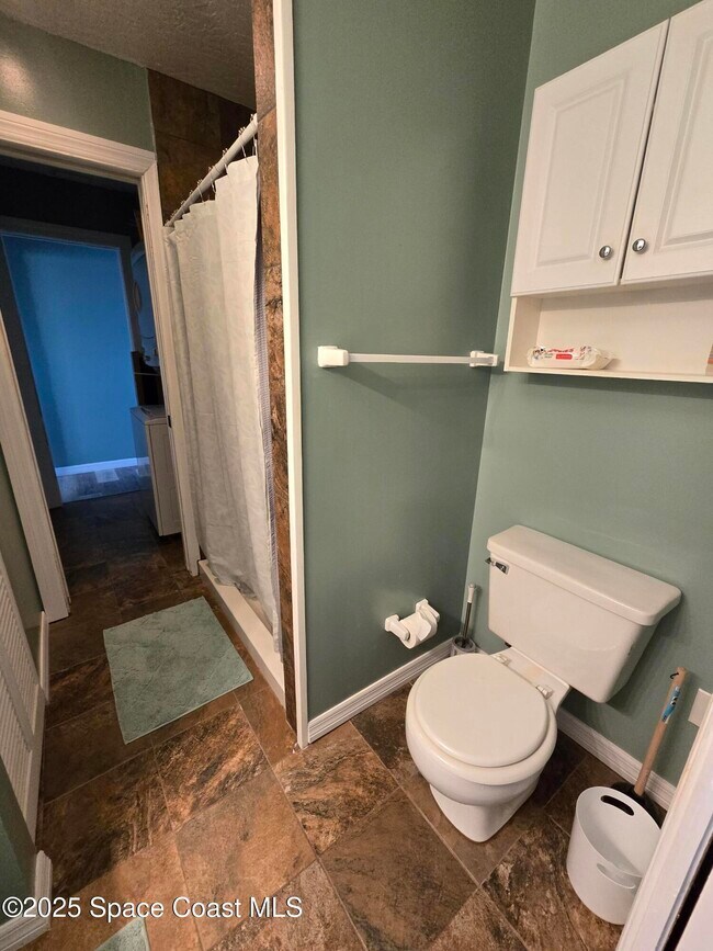 Building Photo - 0000 Pineapple Ave