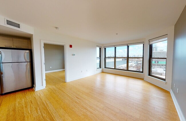 Building Photo - 64 Ashford St