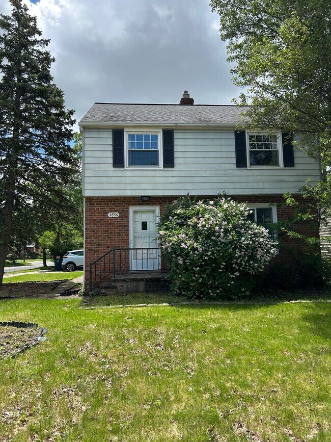 Building Photo - Spacious Colonial For Rent in Lyndhurst