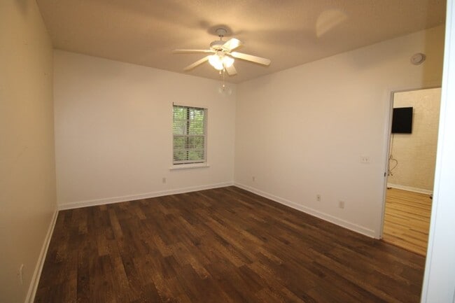 Building Photo - 348 Moss Creek Ln