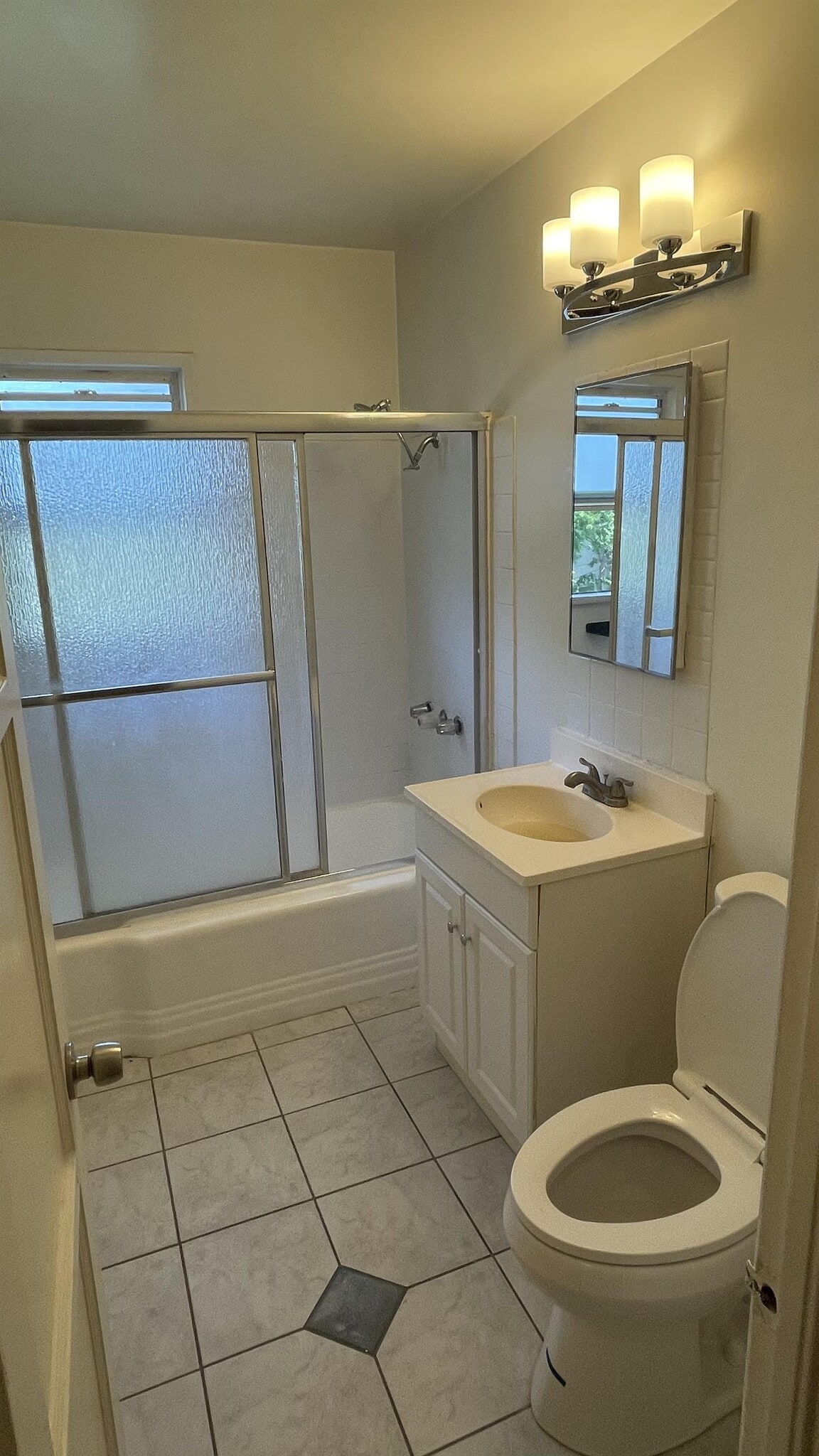 Building Photo - 410 S Sierra Madre Blvd