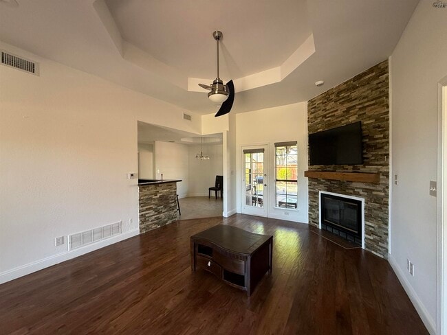 Building Photo - 19 Pilot Point Dr