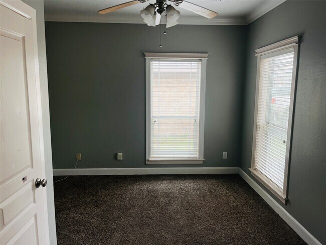 Building Photo - 2015 Halyard Dr