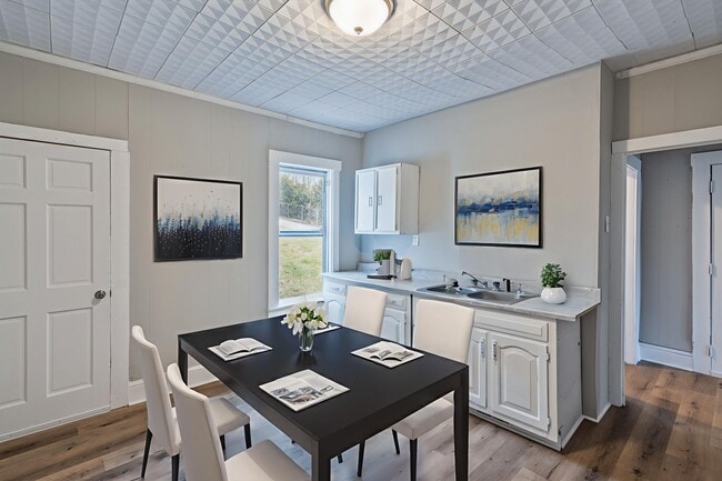 Building Photo - 400 W Front St