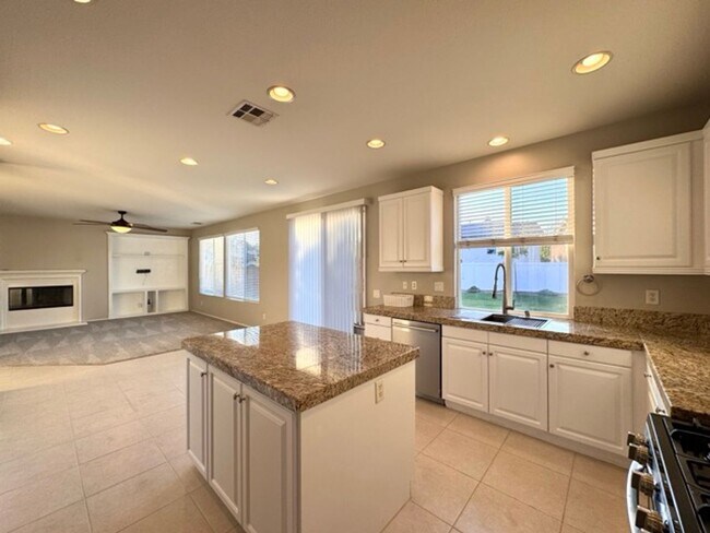 Building Photo - Beautiful 4 bedroom two story house with RV parking for LEASE in Murrieta!