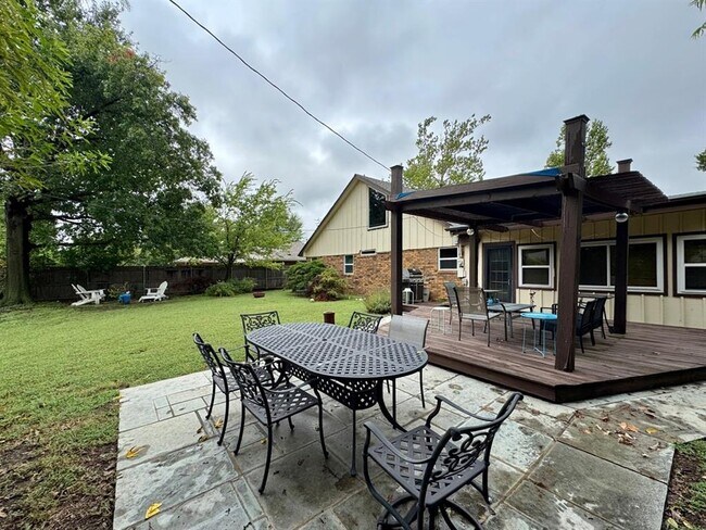 Building Photo - 3604 Jim Robison Dr