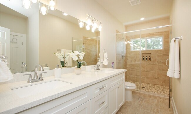 Building Photo - 3537 Mt Pleasant St