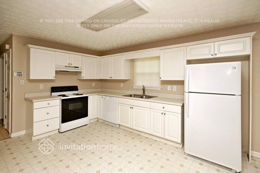 Building Photo - 2613 Davenport St