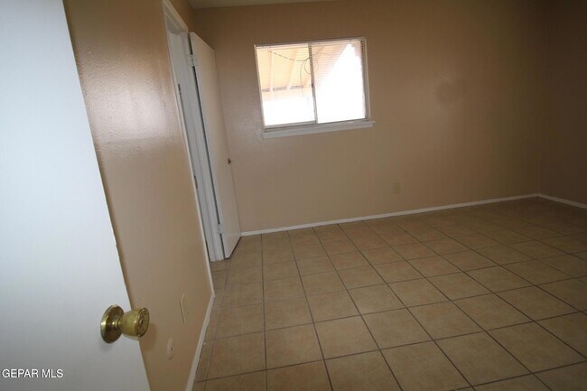 Building Photo - 3406 Moonlight Ave