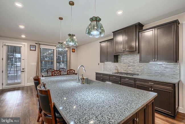 Building Photo - 7142 Starmount Ct